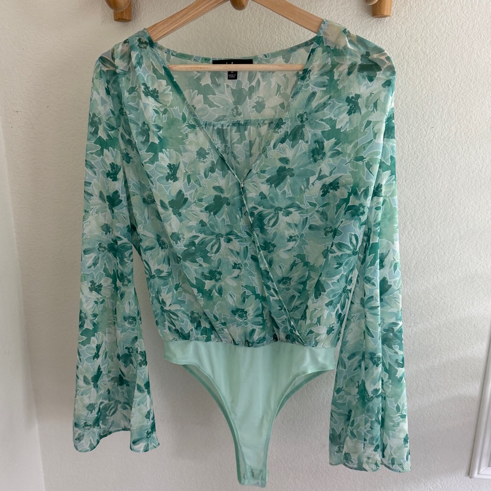 Lulus green floral mesh bodysuit with long flare sleeves and V-neck size M boho